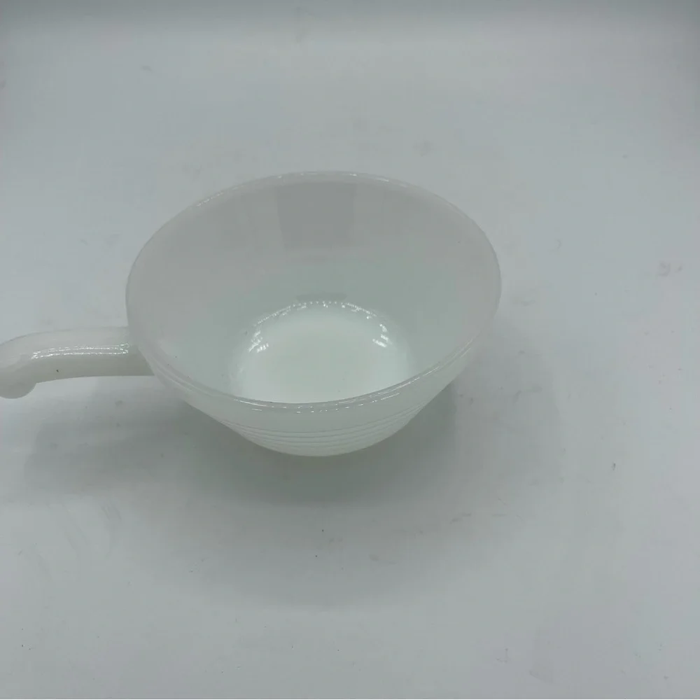 Vintage FIRE-KING WHITE BEEHIVE SOUP BOWL w/ HANDLE Ovenware Made in USA